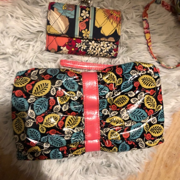 Vera Bradley clutch- happy snails pattern - Picture 2 of 2